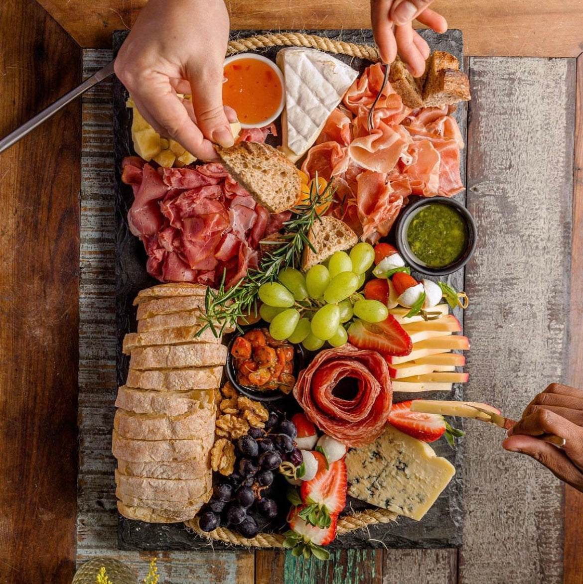 RUSTIC TRAY WITH HANDLE - SLATE - GRAPHITE COLOR